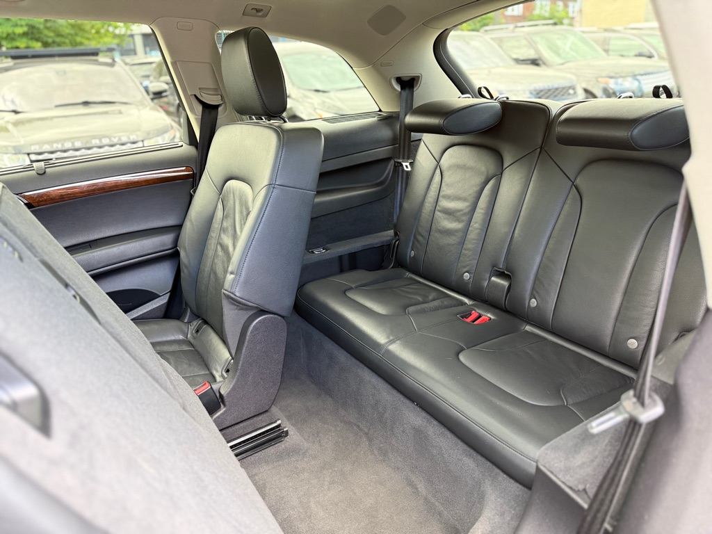 Photo 12 of this AUDI Q7