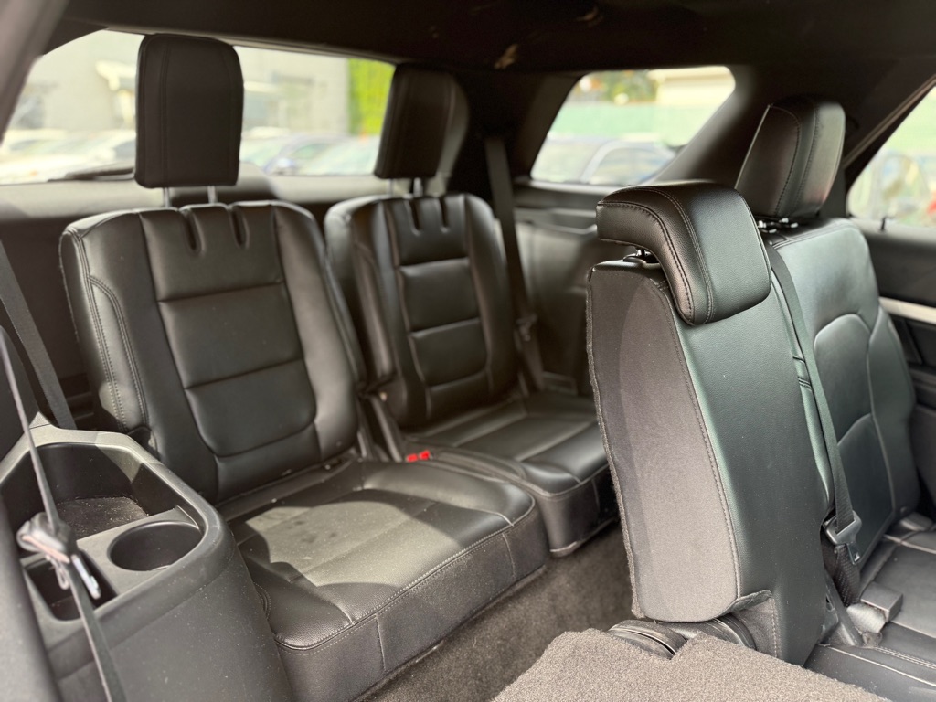 Photo 20 of this FORD EXPLORER