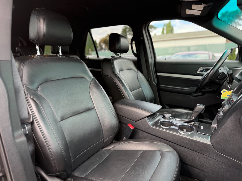 Photo 16 of this FORD EXPLORER