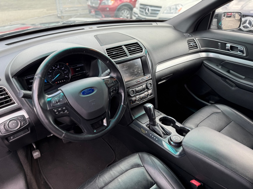 Photo 10 of this FORD EXPLORER