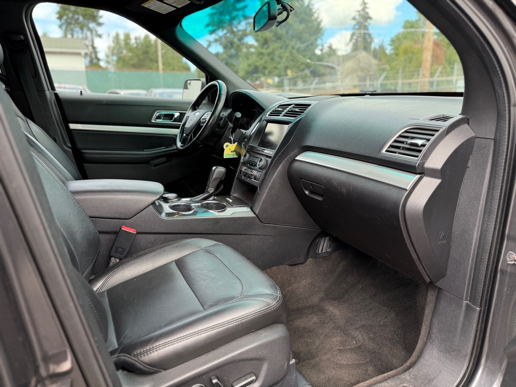 Photo 15 of this FORD EXPLORER