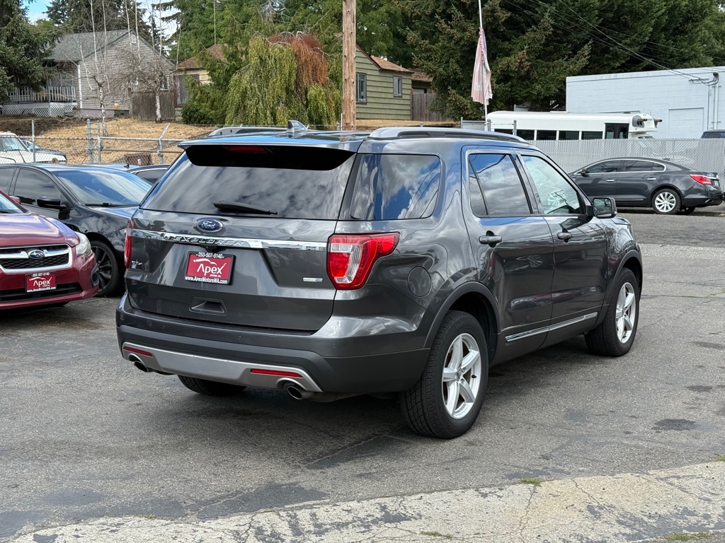 Photo 4 of this FORD EXPLORER