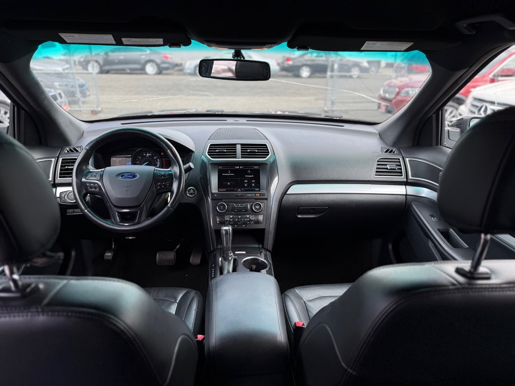 Photo 13 of this FORD EXPLORER