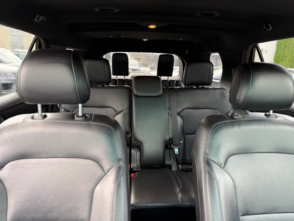 Photo 18 of this FORD EXPLORER