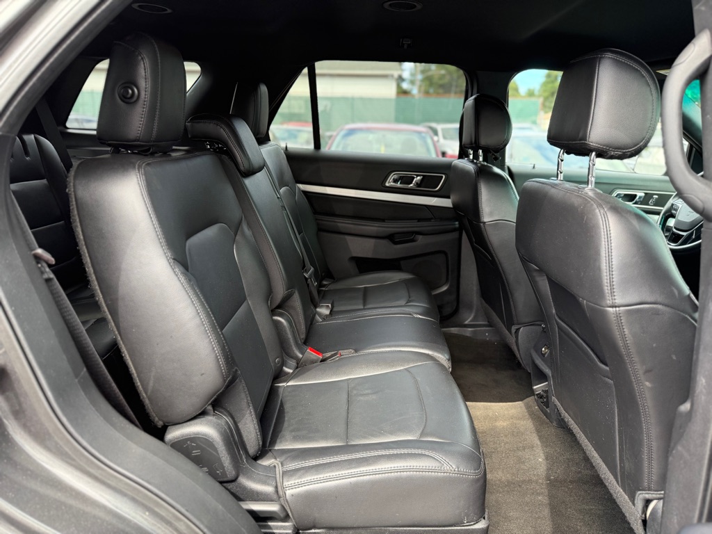 Photo 19 of this FORD EXPLORER