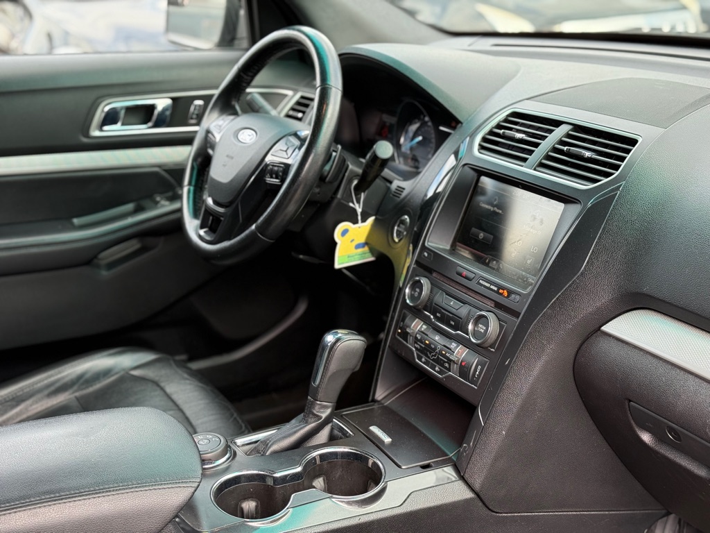 Photo 17 of this FORD EXPLORER