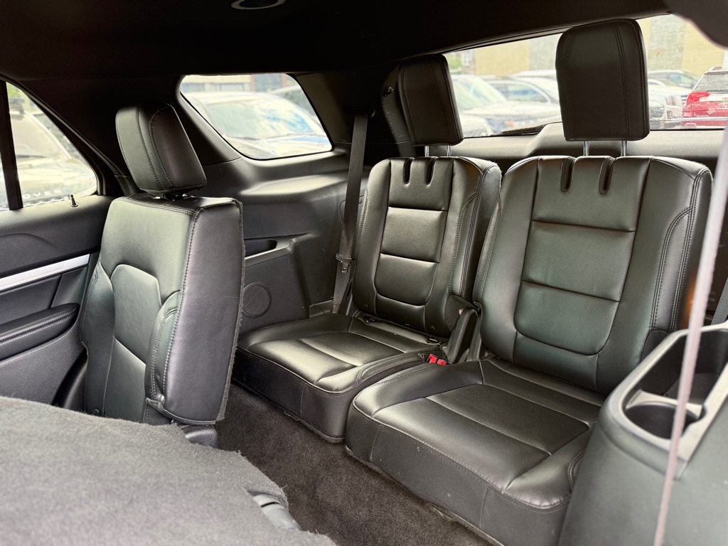 Photo 12 of this FORD EXPLORER