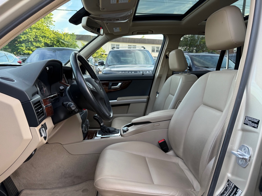 Photo 9 of this MERCEDES-BENZ GLK
