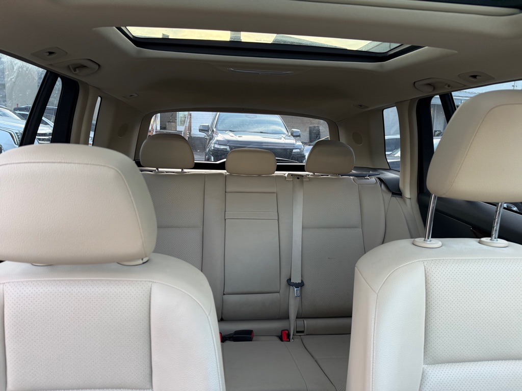 Photo 18 of this MERCEDES-BENZ GLK