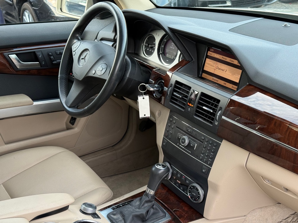 Photo 17 of this MERCEDES-BENZ GLK