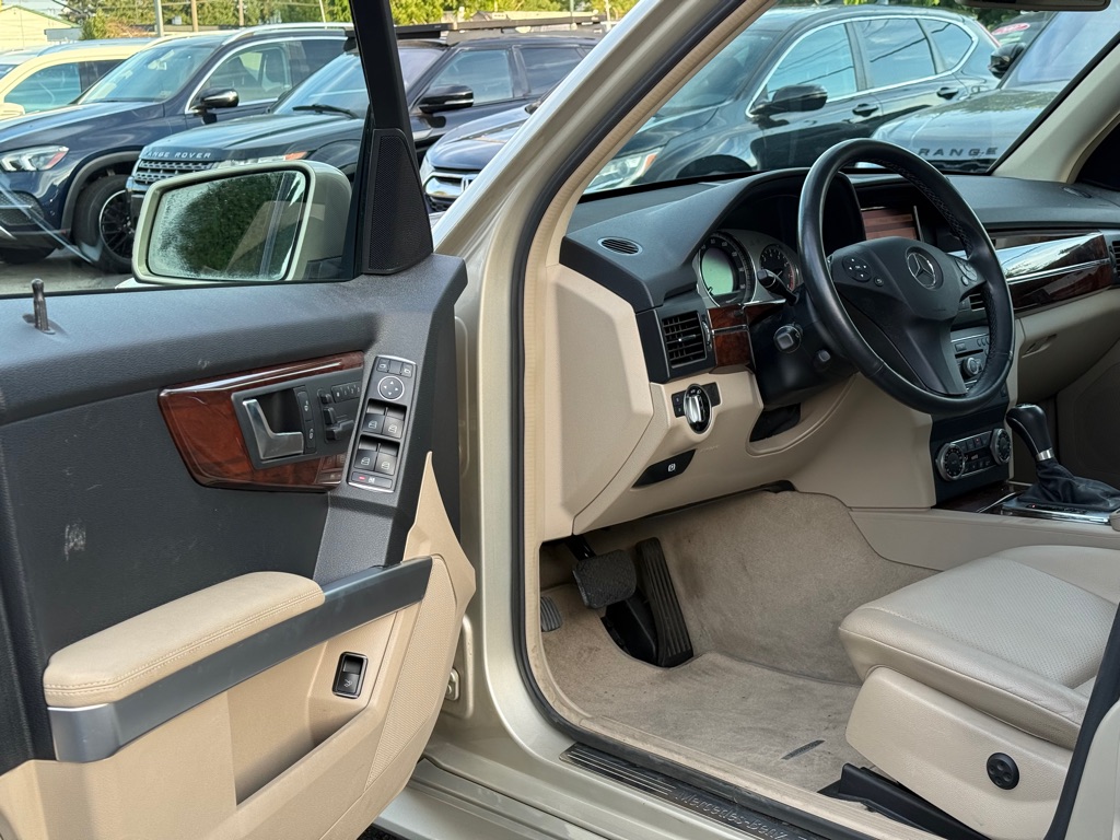 Photo 8 of this MERCEDES-BENZ GLK