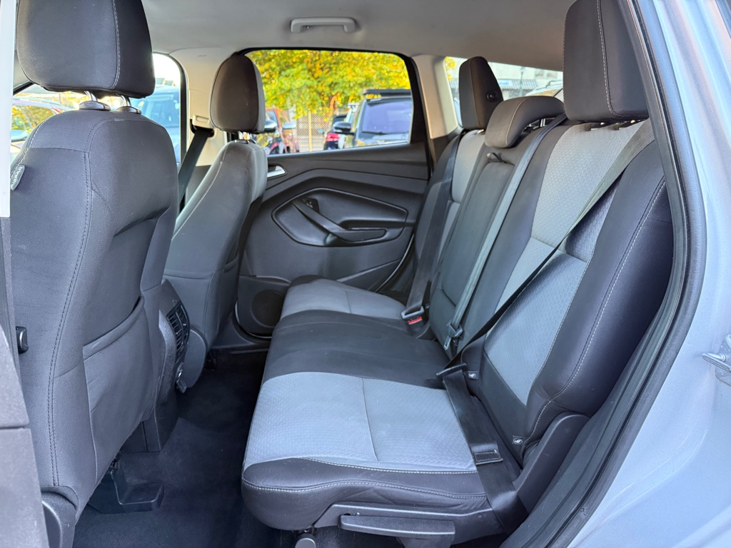 Photo 12 of this FORD ESCAPE