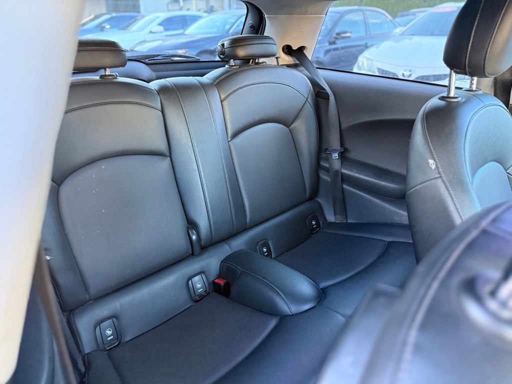 Photo 17 of this MINI HARDTOP 2 DOOR