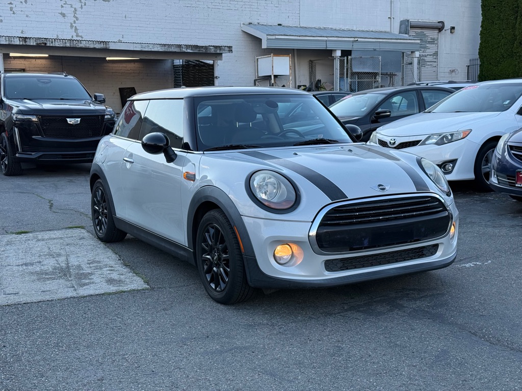 Photo 2 of this MINI HARDTOP 2 DOOR