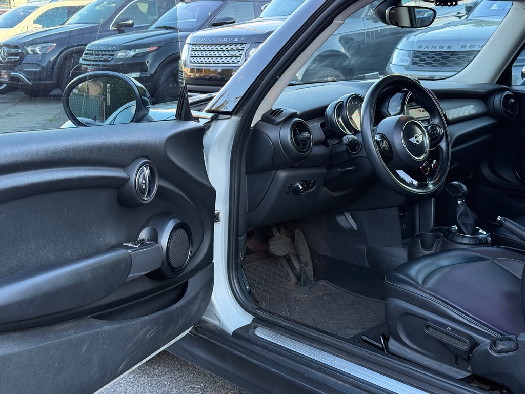 Photo 8 of this MINI HARDTOP 2 DOOR