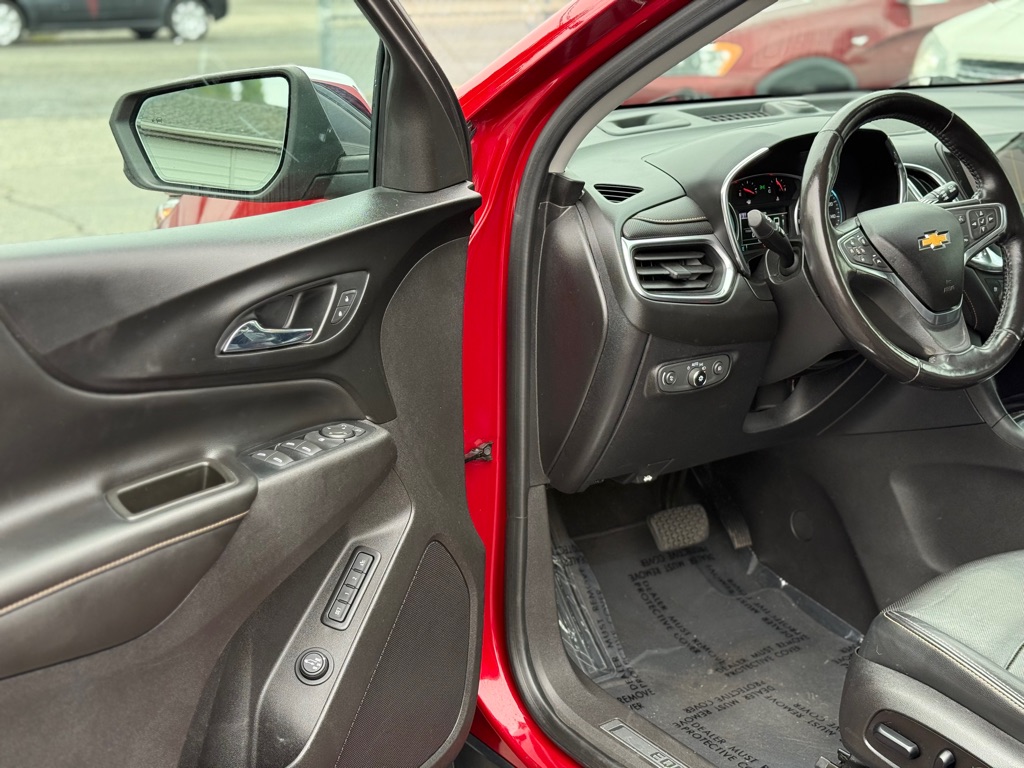 Photo 8 of this CHEVROLET EQUINOX