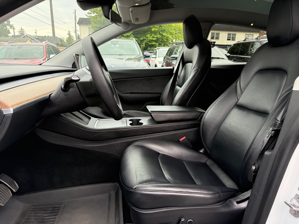 Photo 9 of this TESLA MODEL Y