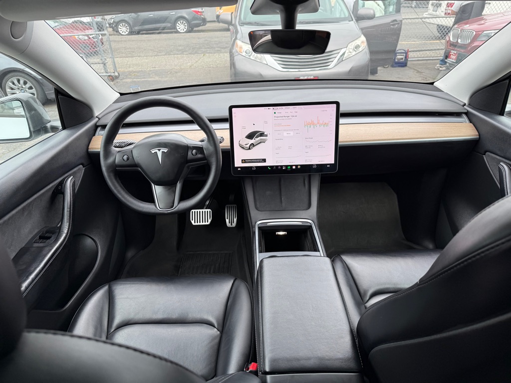 Photo 14 of this TESLA MODEL Y