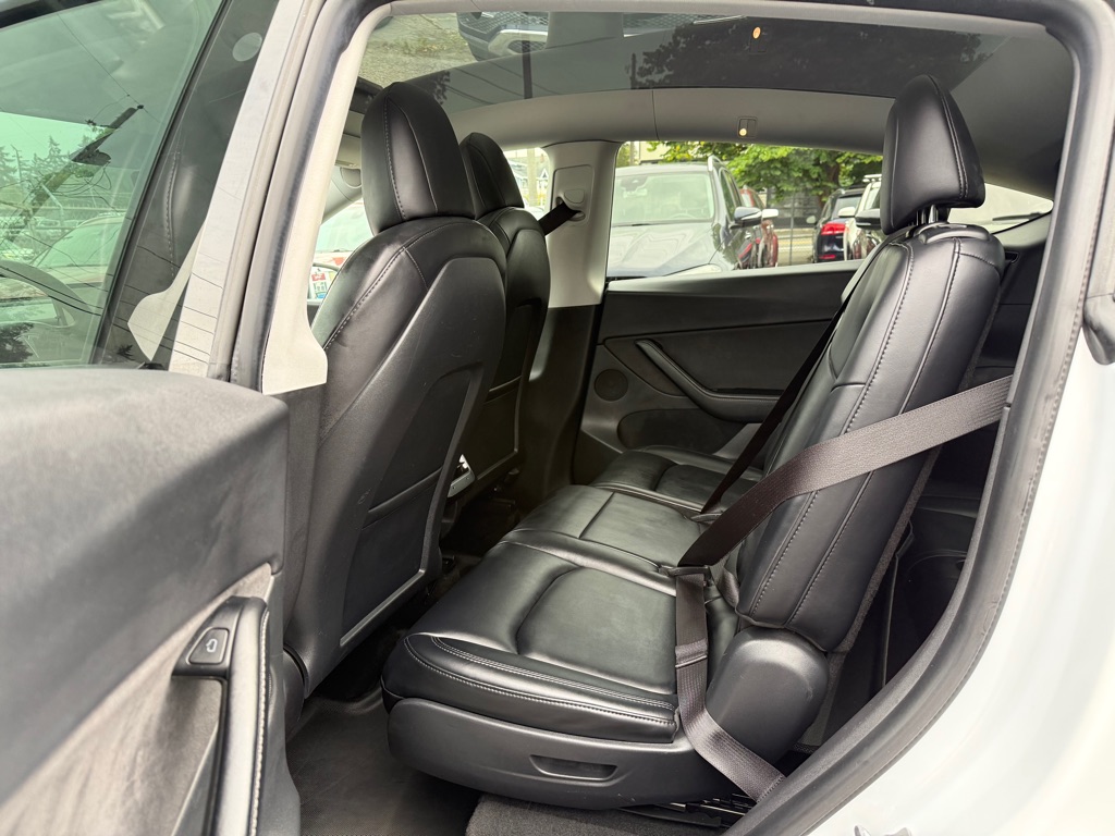 Photo 12 of this TESLA MODEL Y