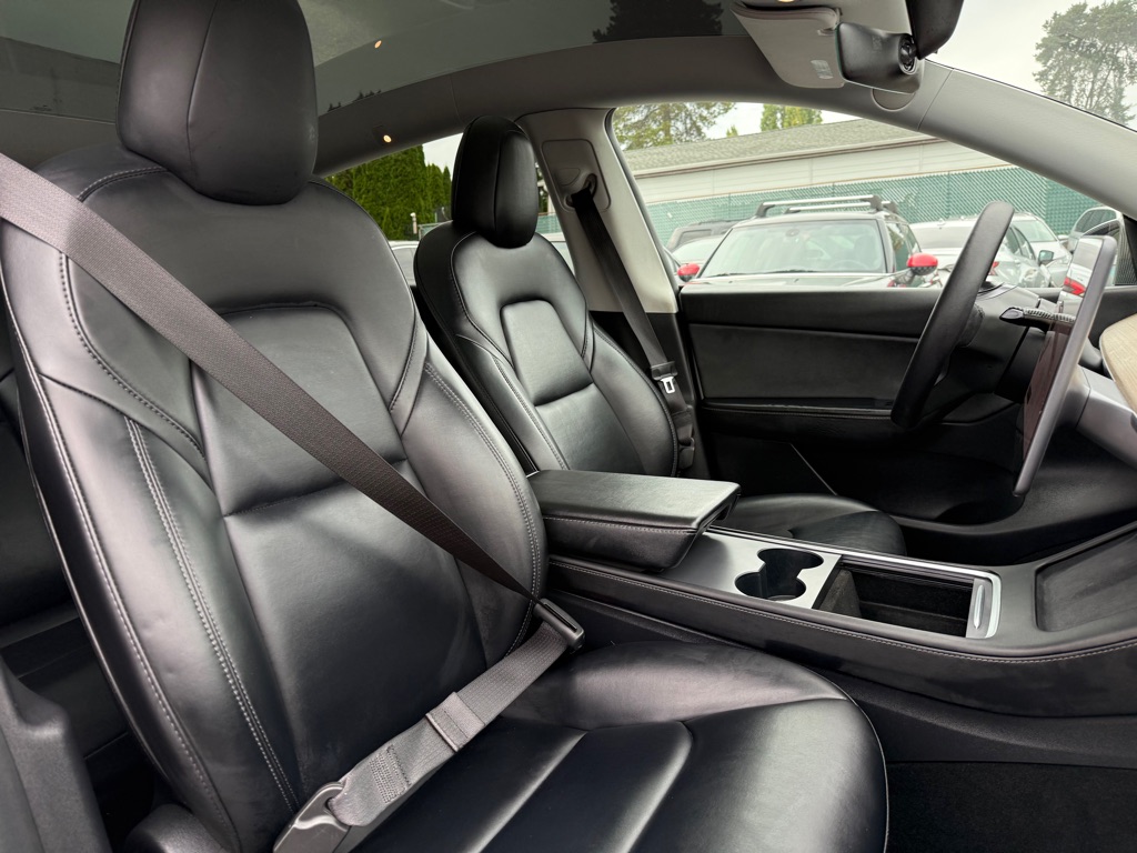 Photo 16 of this TESLA MODEL Y