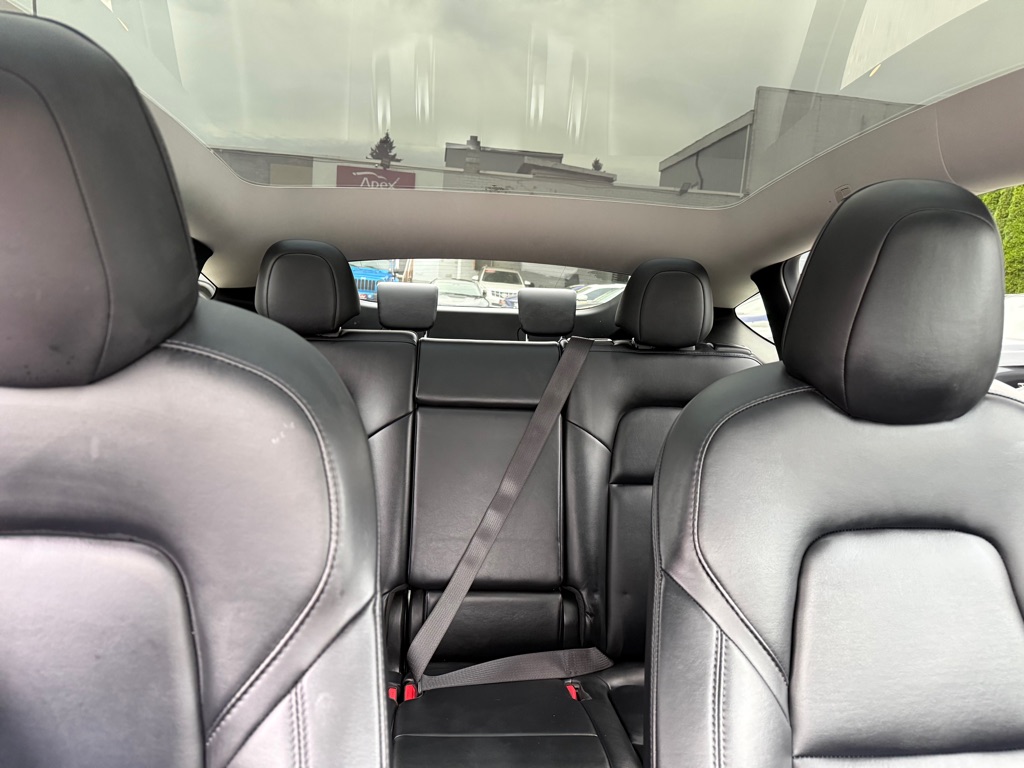 Photo 18 of this TESLA MODEL Y
