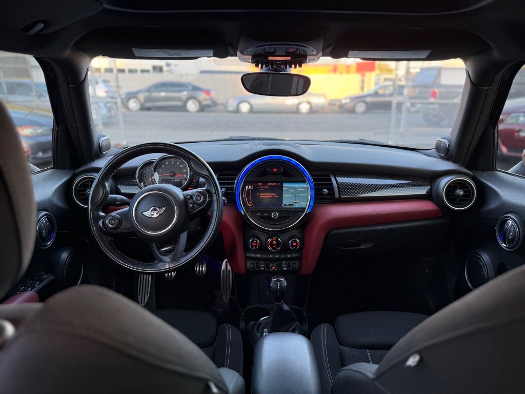 Photo 12 of this MINI HARDTOP 4 DOOR