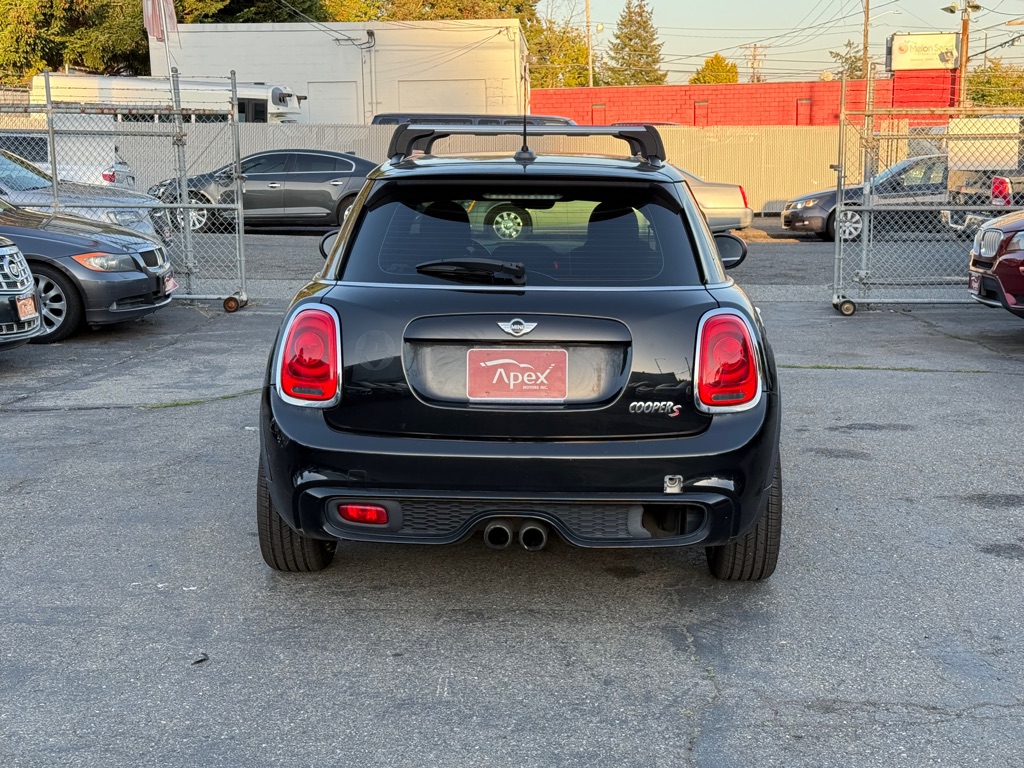 Photo 6 of this MINI HARDTOP 4 DOOR