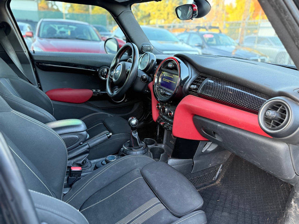 Photo 14 of this MINI HARDTOP 4 DOOR