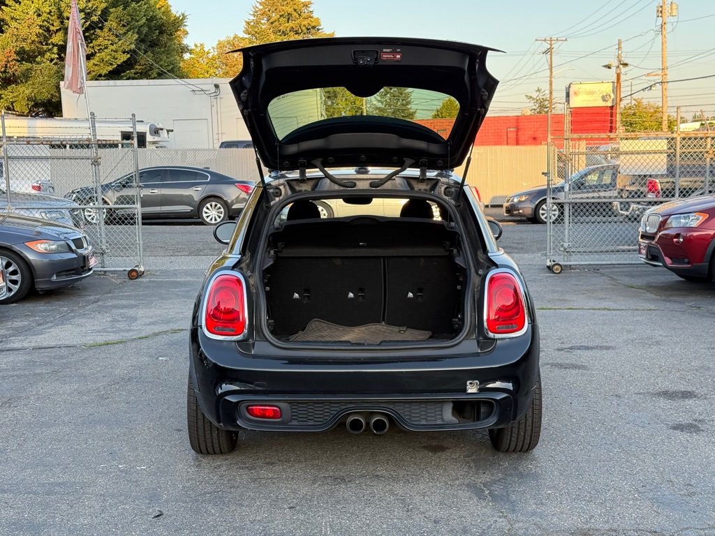 Photo 7 of this MINI HARDTOP 4 DOOR