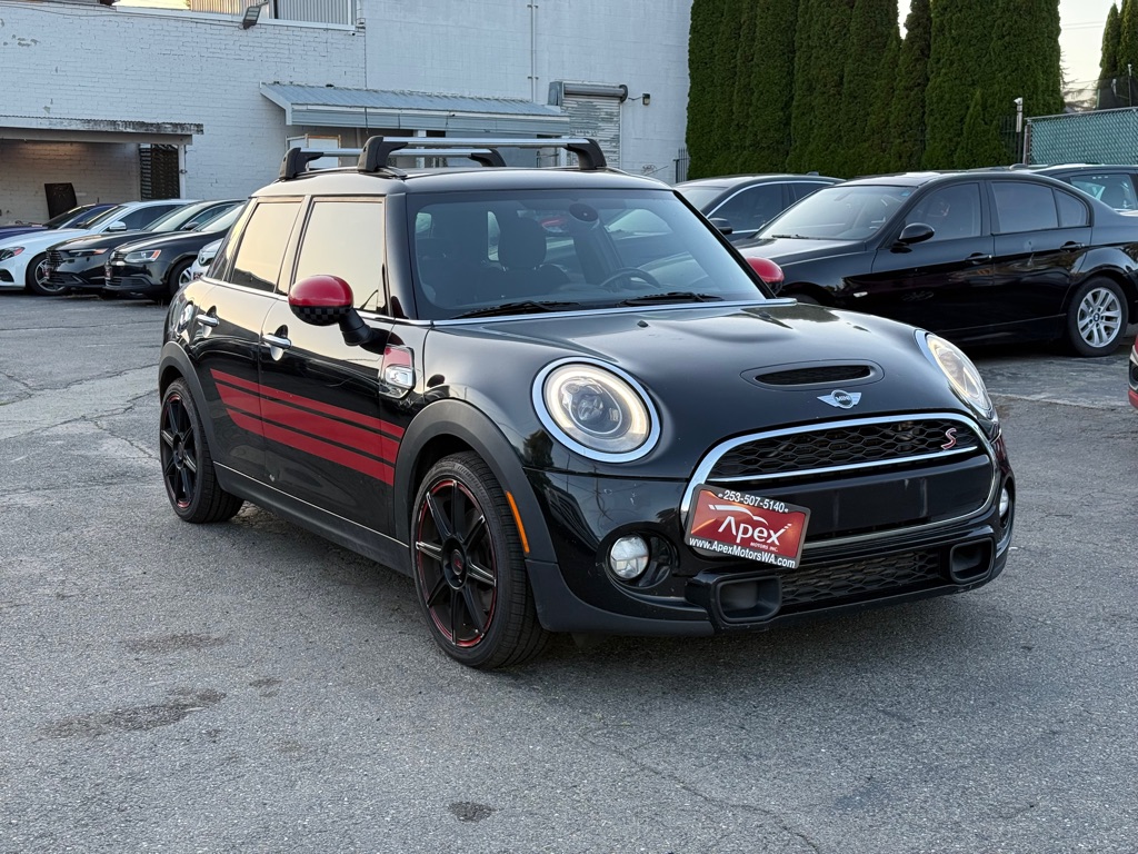 Photo 2 of this MINI HARDTOP 4 DOOR