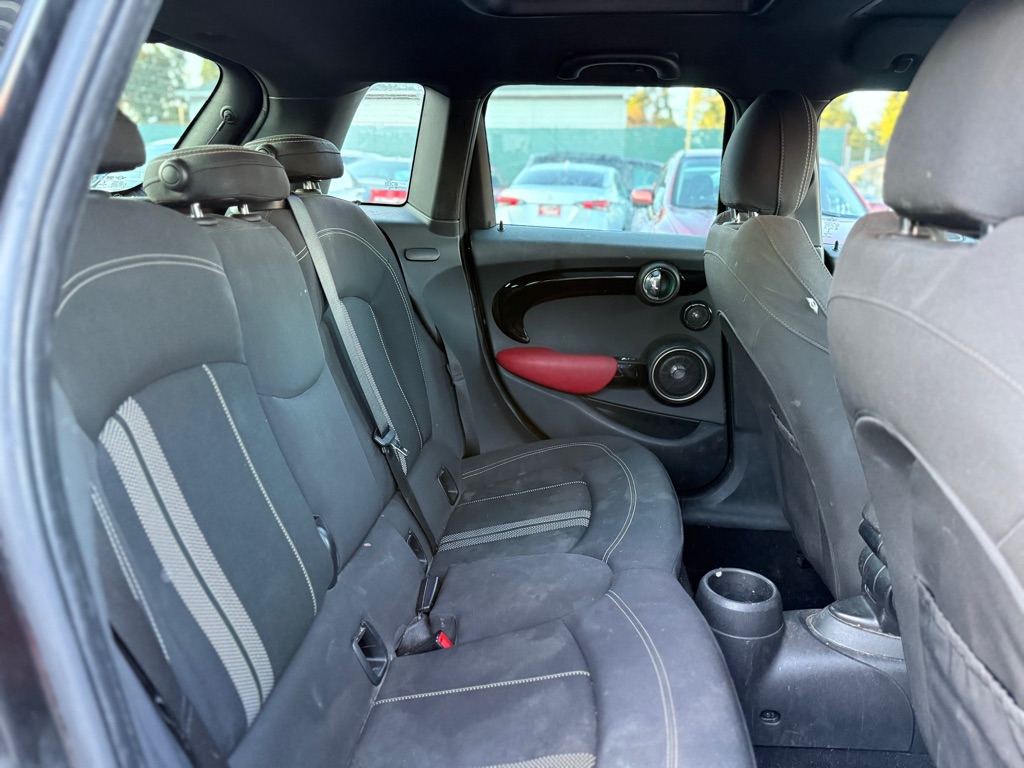 Photo 18 of this MINI HARDTOP 4 DOOR