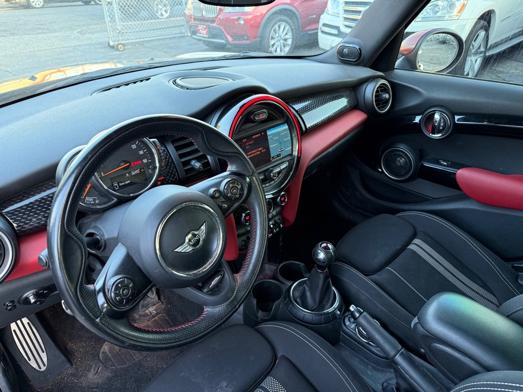 Photo 10 of this MINI HARDTOP 4 DOOR
