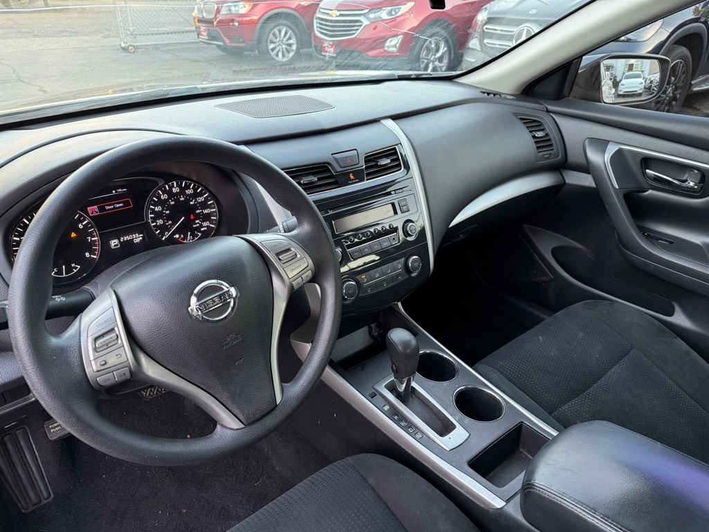 Photo 10 of this NISSAN ALTIMA