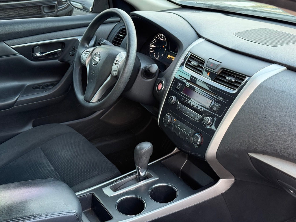 Photo 17 of this NISSAN ALTIMA
