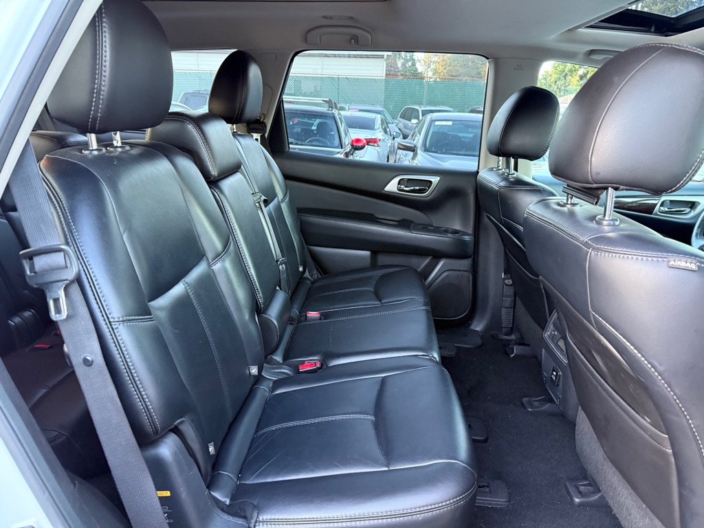 Photo 19 of this NISSAN PATHFINDER