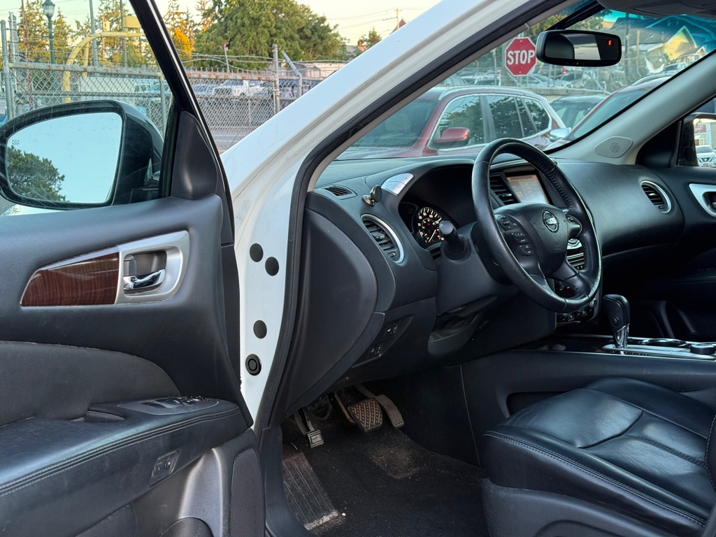 Photo 8 of this NISSAN PATHFINDER