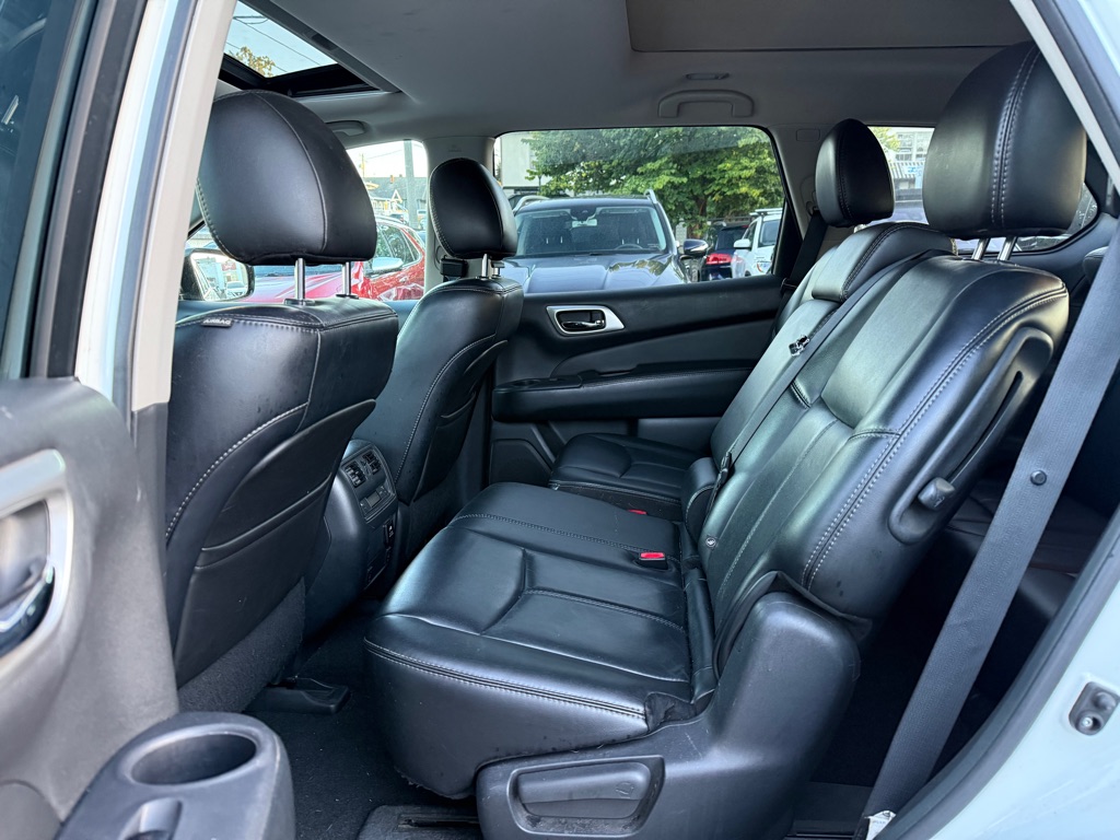 Photo 11 of this NISSAN PATHFINDER