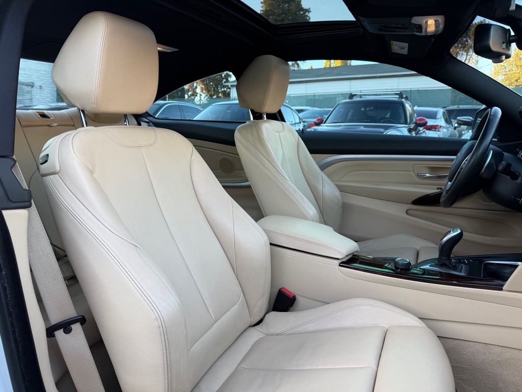 Photo 17 of this BMW 4 SERIES