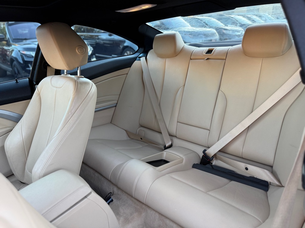Photo 11 of this BMW 4 SERIES