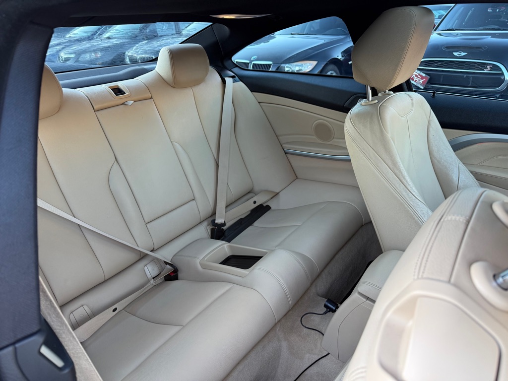 Photo 19 of this BMW 4 SERIES