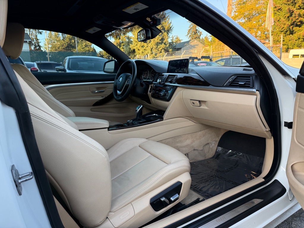 Photo 16 of this BMW 4 SERIES