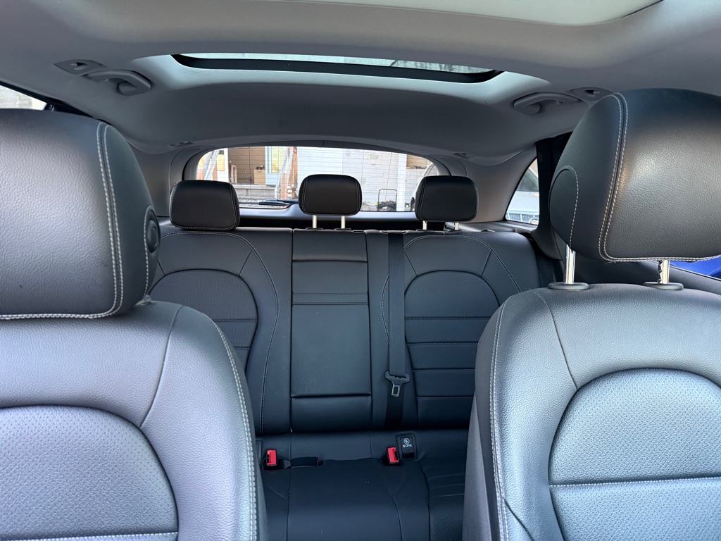 Photo 18 of this MERCEDES-BENZ GLC