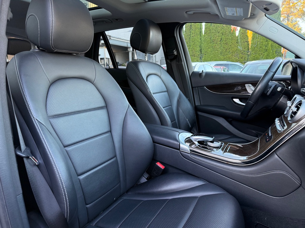 Photo 16 of this MERCEDES-BENZ GLC