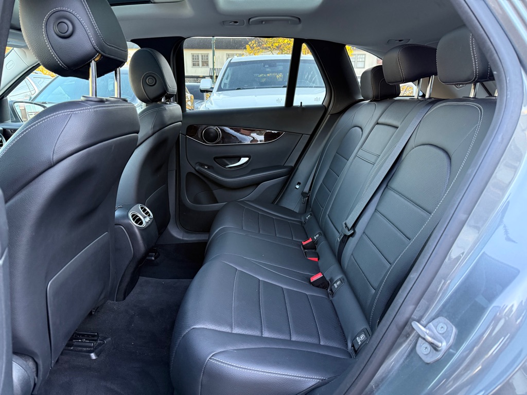 Photo 12 of this MERCEDES-BENZ GLC