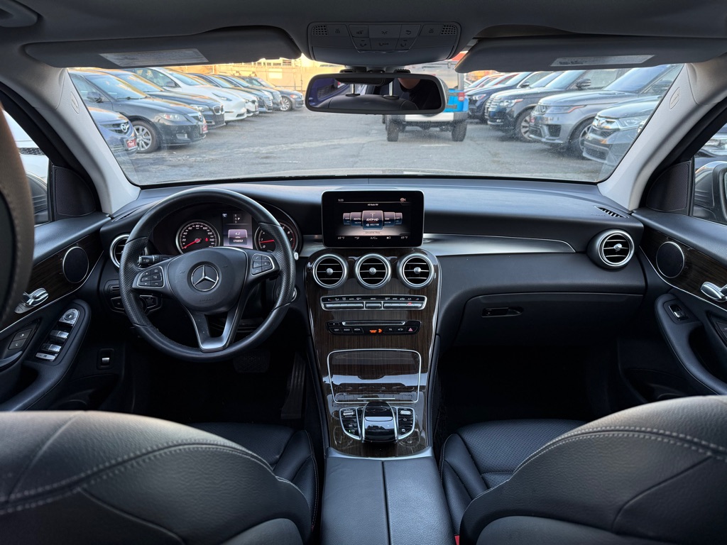 Photo 13 of this MERCEDES-BENZ GLC