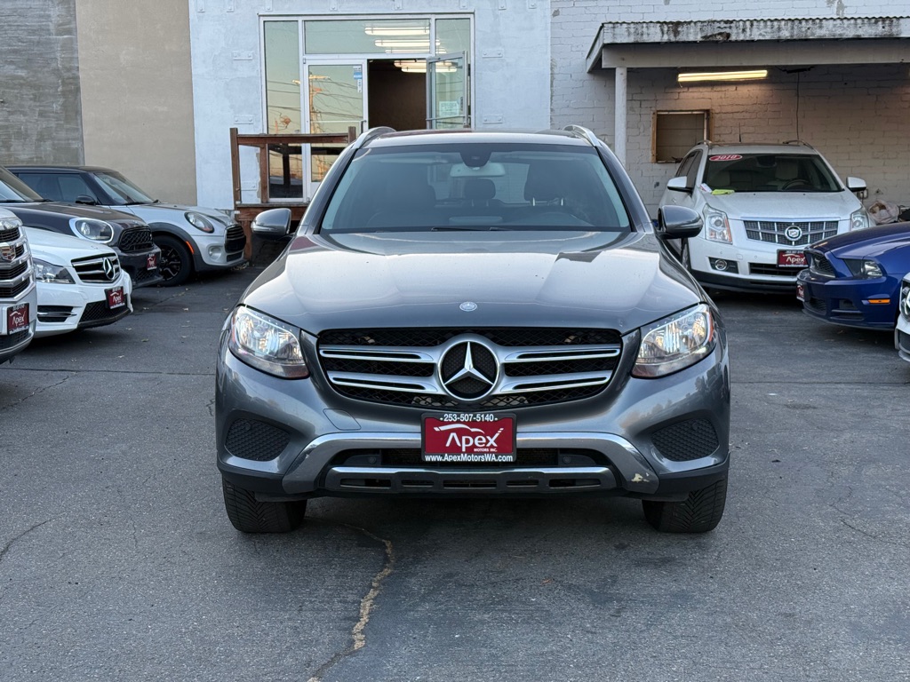 Photo 3 of this MERCEDES-BENZ GLC