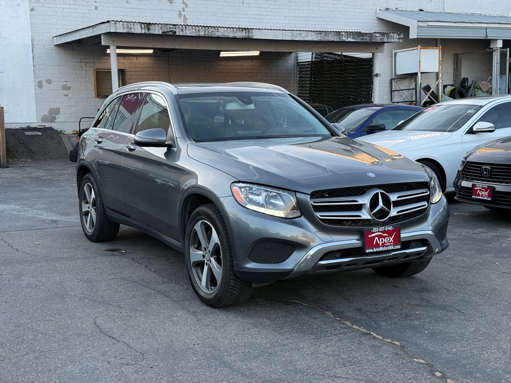 Photo 2 of this MERCEDES-BENZ GLC