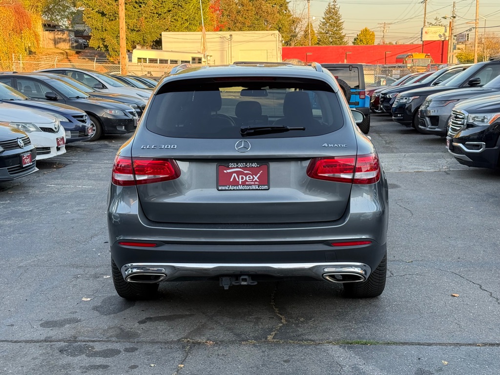 Photo 6 of this MERCEDES-BENZ GLC