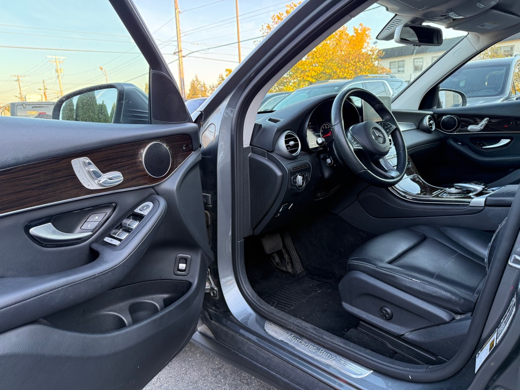 Photo 8 of this MERCEDES-BENZ GLC