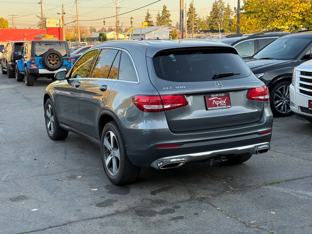 Photo 5 of this MERCEDES-BENZ GLC